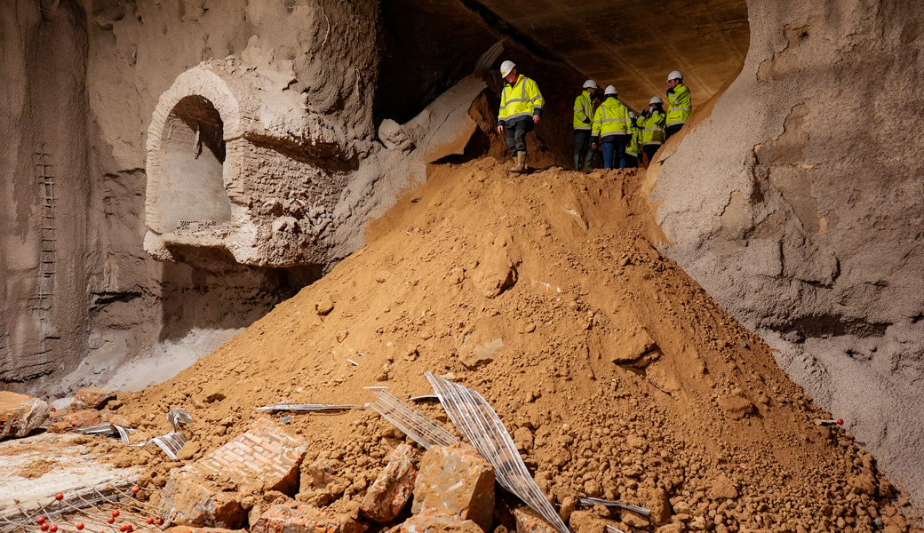 La conexión de dos galerías completa un tramo de túnel de 1.300 metros en la A5